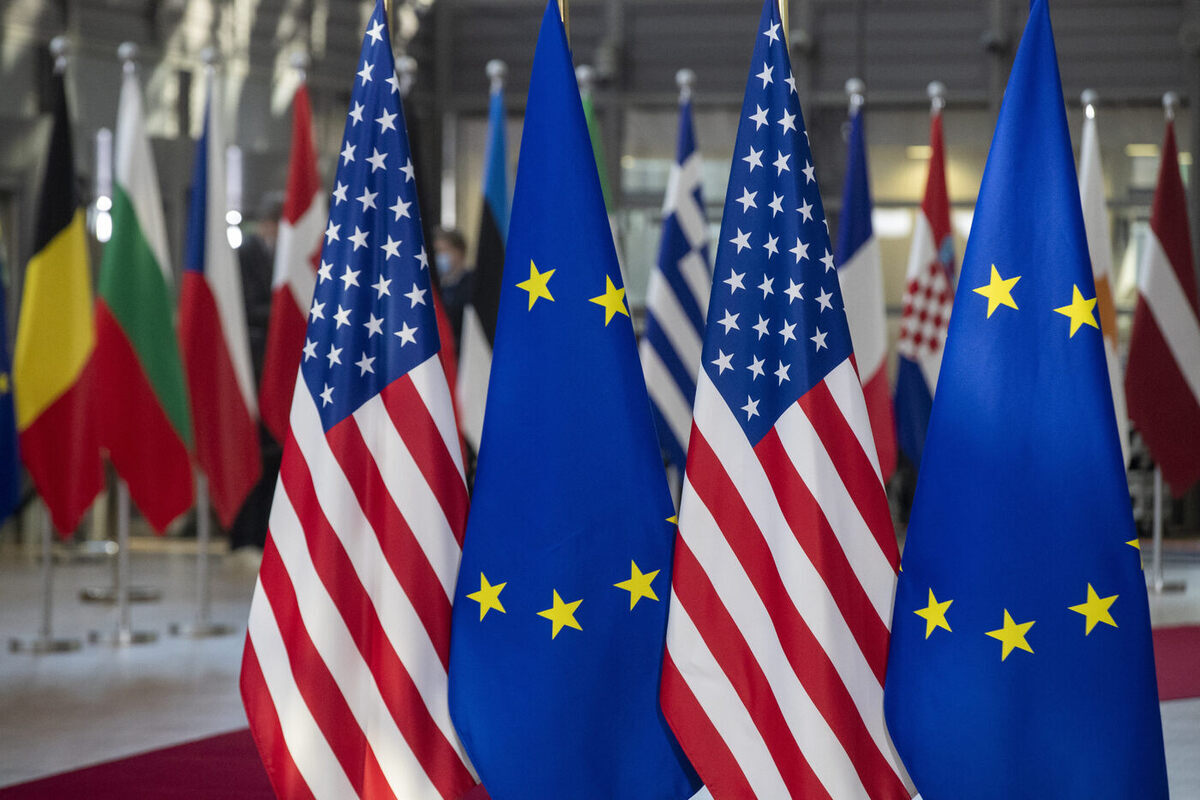 Турецкий профессор Эренель заявил, что США и Евросоюз не знают, что делать с Украиной