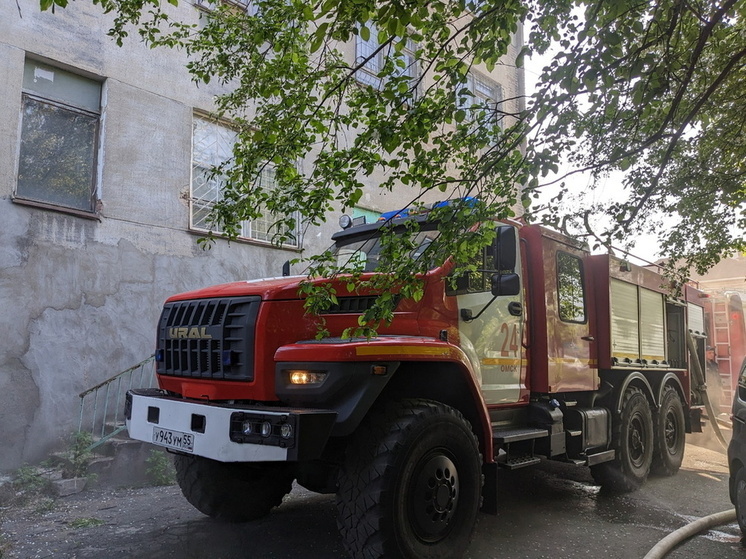 В омской пятиэтажке произошёл пожар, эвакуированы 11 человек