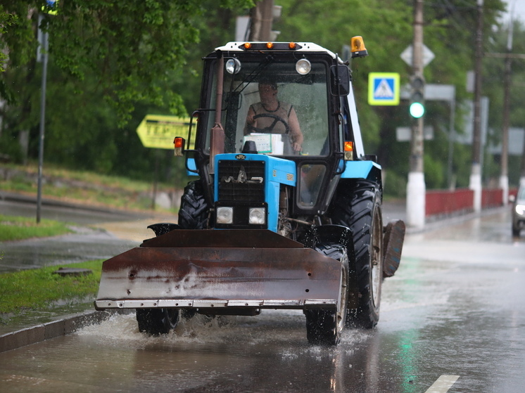В Волгоградской области ввели оранжевый уровень опасности из-за грозы и ветра