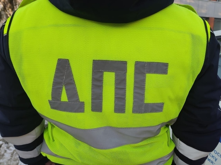 Участники ДТП полностью перекрыли три полосы дороги в Новосибирске