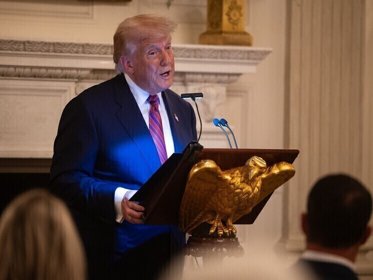 Администрация Трампа нацелилась на города-убежища на следующем этапе своей кампании по депортации после того, как назвала их “убежищами для преступников” после расстрела сотрудника правоохранительных органов в Нью-Йорке, предположительно, совершенное лицом без документов с судимостью