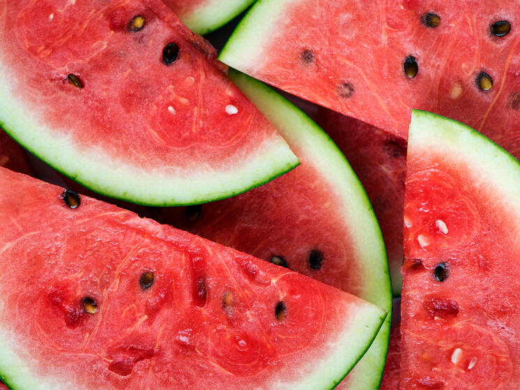 Не стучим и не нюхаем: выбираем зрелый арбуз быстро и легко — без лишних телодвижений