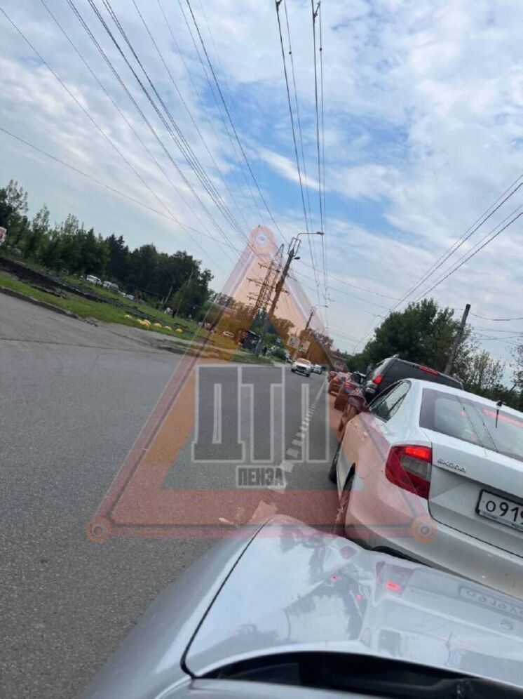 Массовое ДТП в Арбеково создало пробку на улице Стасова