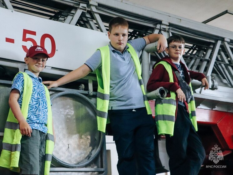 Учащиеся школы робототехники посетили псковскую пожарно-спасательную часть № 1