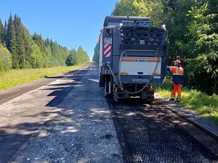 Ремонт дороги Вожгалы – Богородское – Уни: фрезерование полотна в процессе