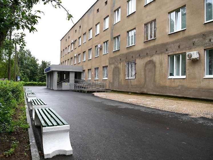 В Тверской области ремонтируют территории больниц