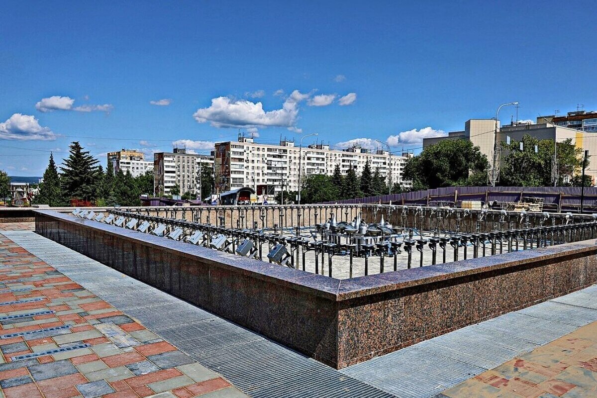Обновленный фонтан на Площади героев 21-й армии в Самаре хотят сдать в августе
