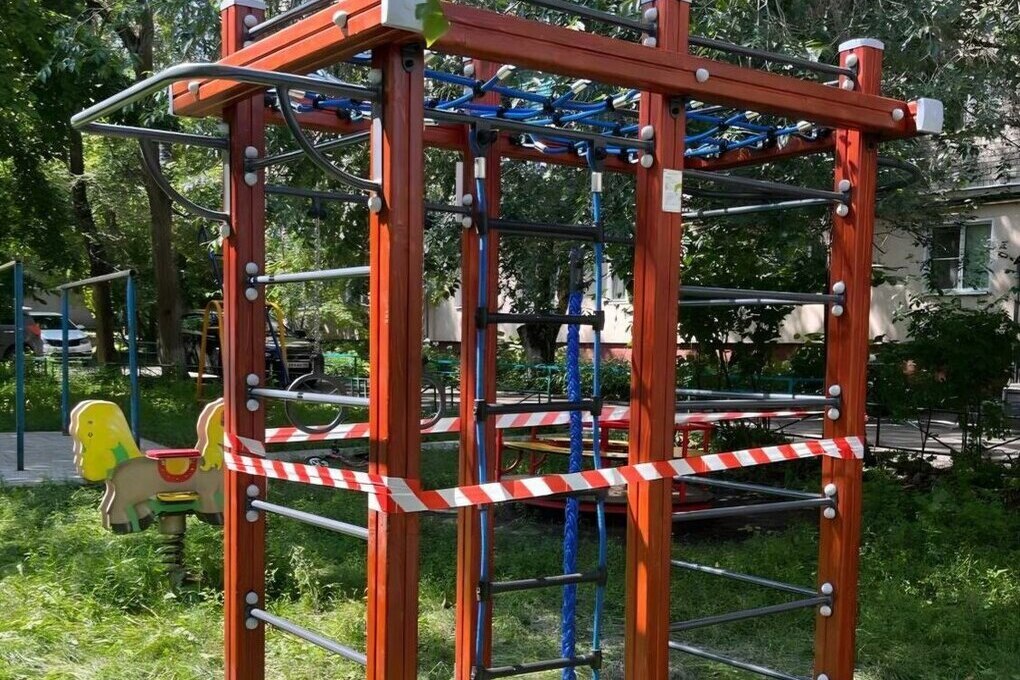 В Пензенском 19-м округе началась установка новых детских площадок