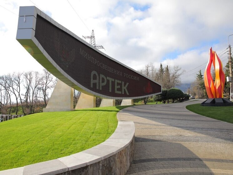 Попова проверила ход строительства нового лагеря «Солнечный» в «Артеке»