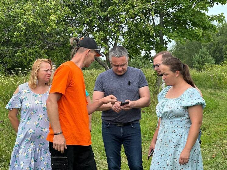 Жителям деревни Лихун отремонтируют дорогу и лестницу к роднику