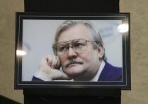 22 июля в ЦКБ №1 на ул. Маршала Тимошенко прошла церемония прощания с режиссером фильмов «Завтра была война», «Мастер и Маргарита», «Воры в законе», «Пиры Валтасара, или Ночь со Сталиным» Юрием Карой