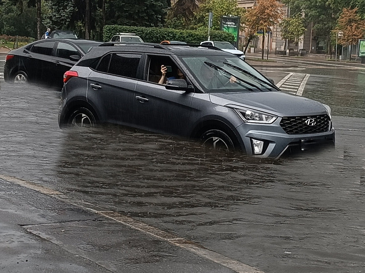 Автоэксперт Марков посоветовал поскорее проветрить салон машины после затопления