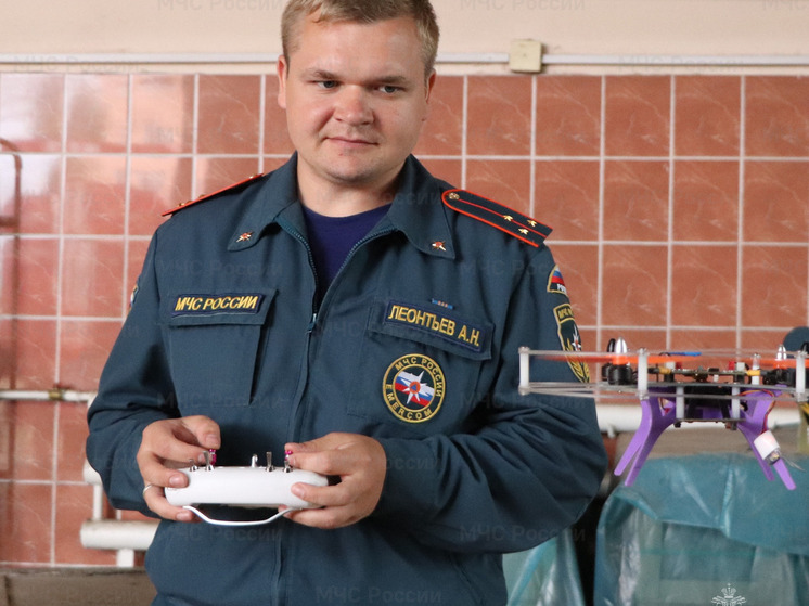 Орловские спасатели учатся управлять дронами для борьбы с ЧС