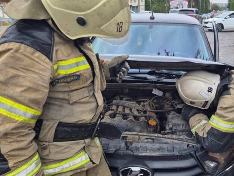 В Элисте спасатели Калмыкии устранили последствия дорожной аварии