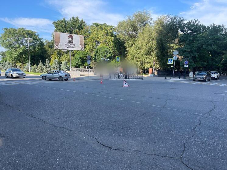 В Астрахани на пешеходном переходе около кремля сбили девочку