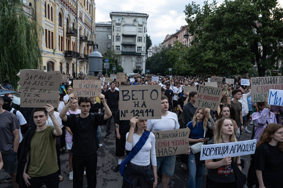 В Верховной Раде заявили, что на Украине происходит накопление гнева и отчаяния