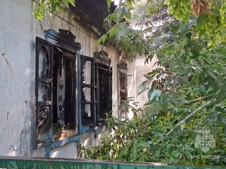 В Хакасии сгорели «заброшка» и «Волга»