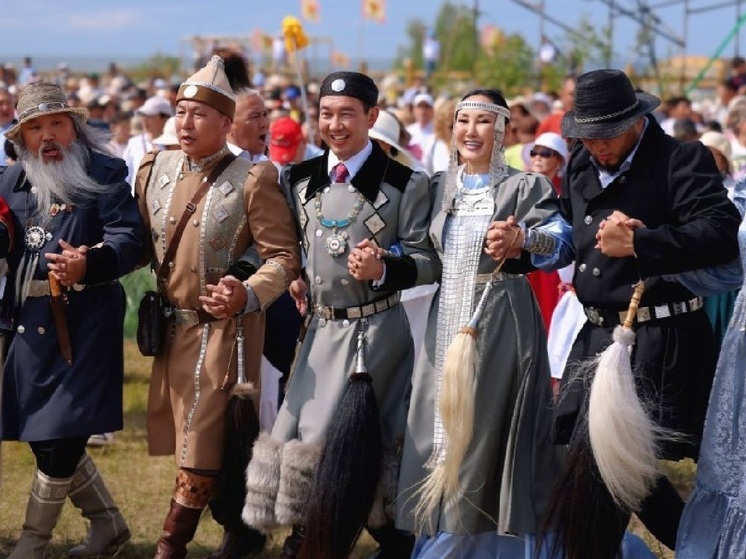В современном мире, где мода часто теряет связь с культурными корнями, дизайнер Пётр Винокуров демонстрирует, как можно воссоздать дух земли, силу символов и уважение к традициям через одежду