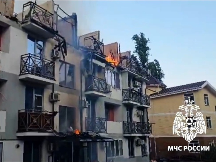 В Центральном районе Сочи потушили 4-этажный жилой дом