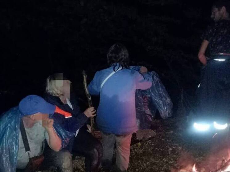 Спасатели Псебайского отряда помогли туристам из Армавира, заблудившимся в Мостовском районе