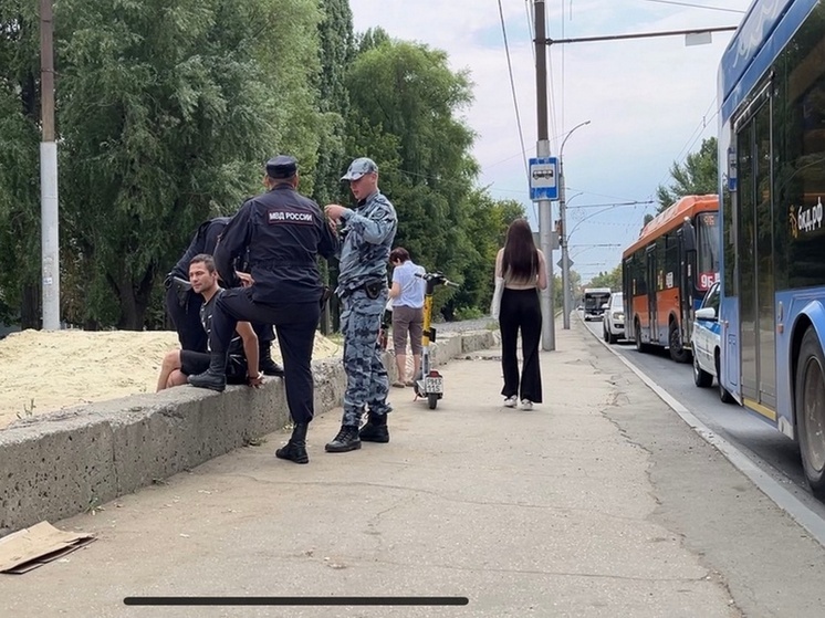 Ранее судимый саратовец швырнул камень в троллейбус после ссоры с пенсионерками