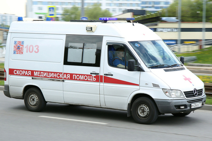 Двое рабочих госпитализированы после поражения молнией в Москве