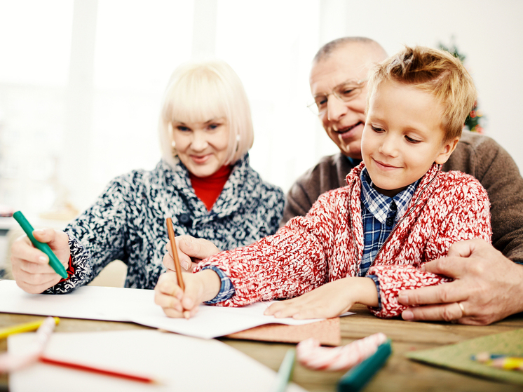 Как калужанам-пенсионерам получить доплату на воспитание детей-студентов