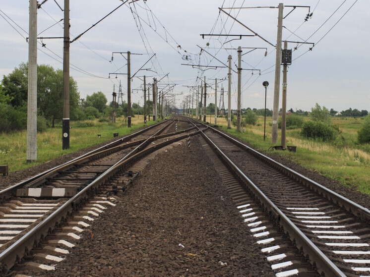 В Приморье электрички превращаются в сауны: температура в вагонах достигает +37,8°C