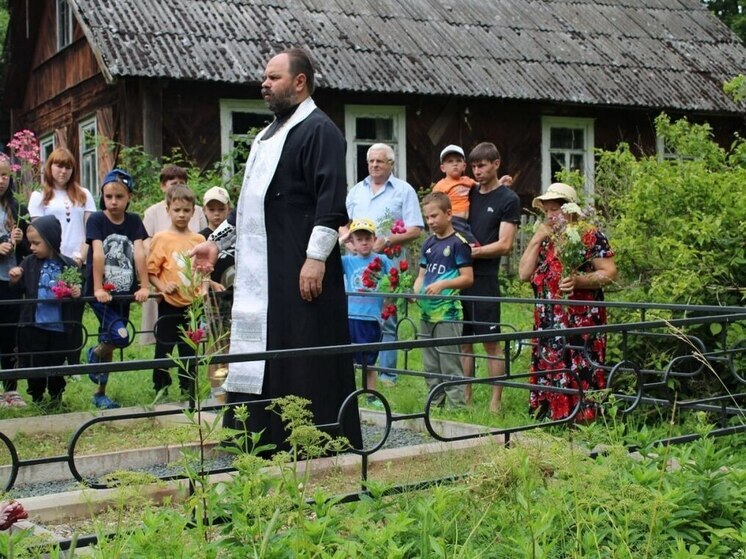 Лития по павшим защитникам Отечества прошла в островской деревне