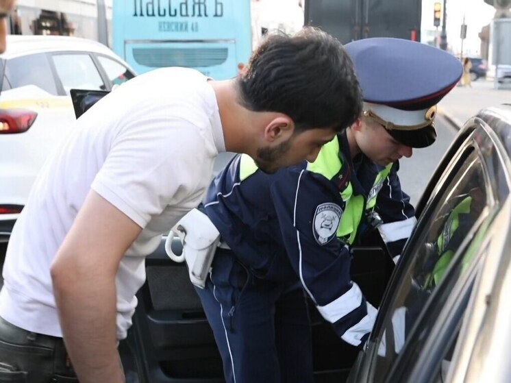 После рейда полиции в центре Петербурга пять мигрантов вернутся на родину