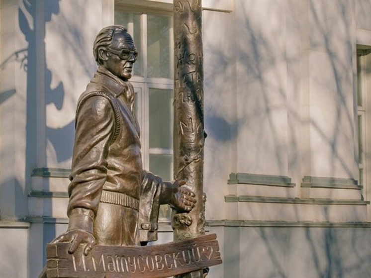 Стендовый музей и отреставрированный памятник открываются в Луганске к юбилею Матусовского