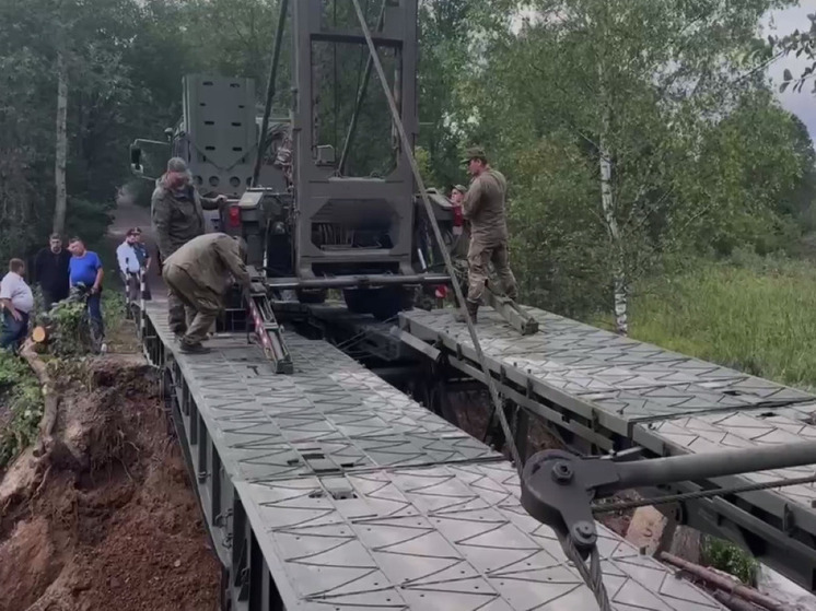 В Истре на месте рухнувшего моста открылась временная переправа