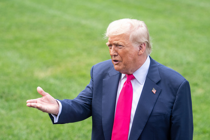 Кадры сексуального преступника на свадьбе Трампа пролили новый свет на «дело Эпштейна»