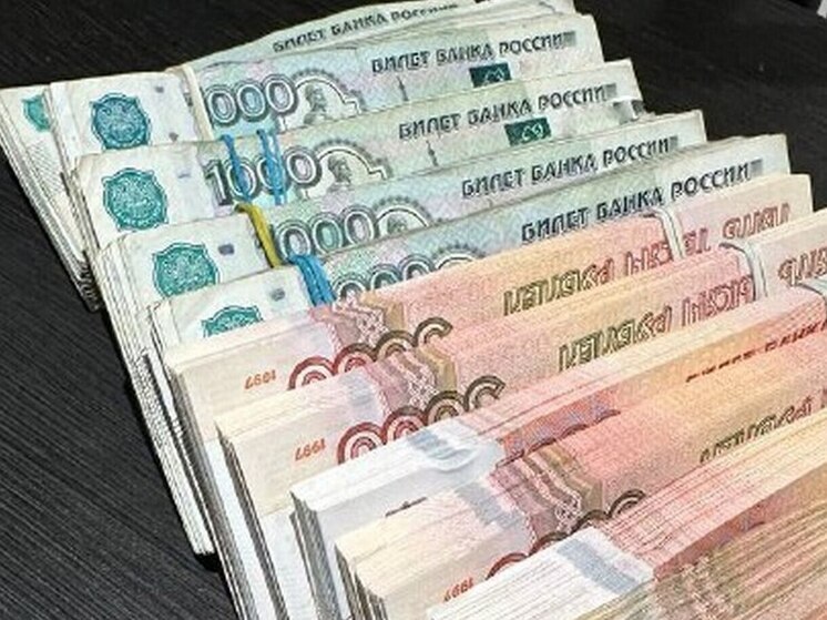 18-летняя жительница Воронежа отправила мошенникам 800 тысяч родительских денег