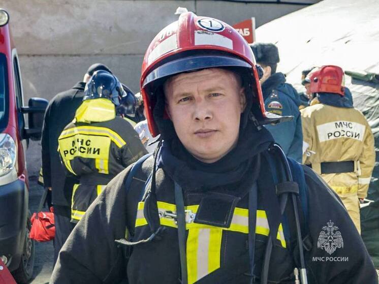 Пожарный в Кургане спас из огня трех детей и мужчину