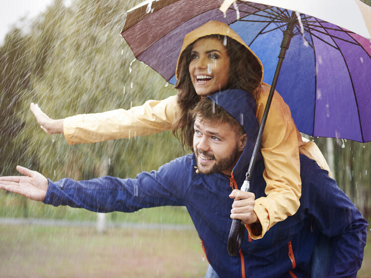 Псковичам снова советуют приготовиться к ливням и грозам