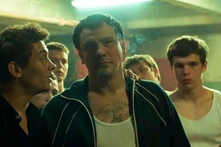 Актер, сыгравший в сериале «Слово пацана», после ареста за разбой ушел на СВО