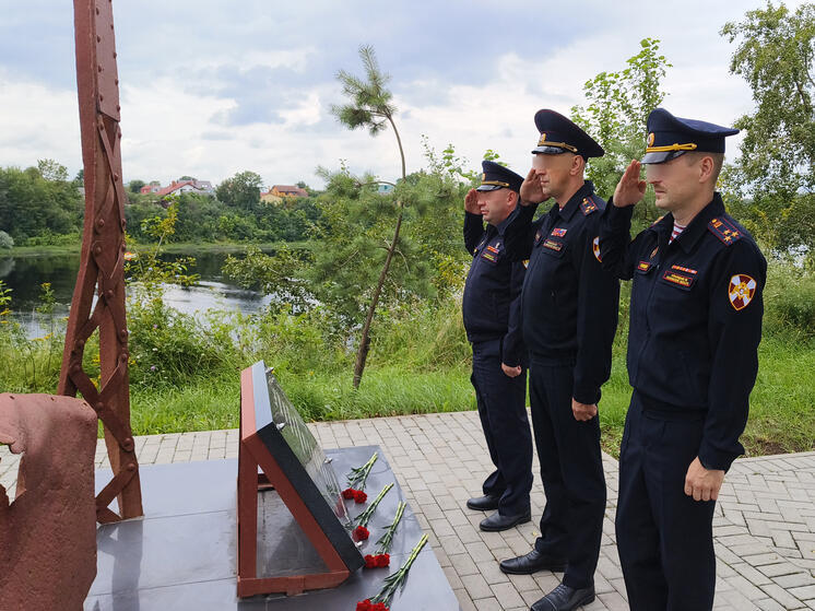 Псковские росгвардейцы почтили память защитников города