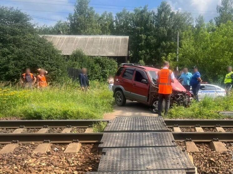 Внедорожник протаранил поезд на станции «Войново» в Орехово-Зуево