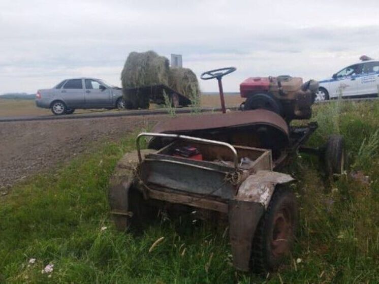 В Башкирии легковушка столкнулась с трактором – пострадал ребенок
