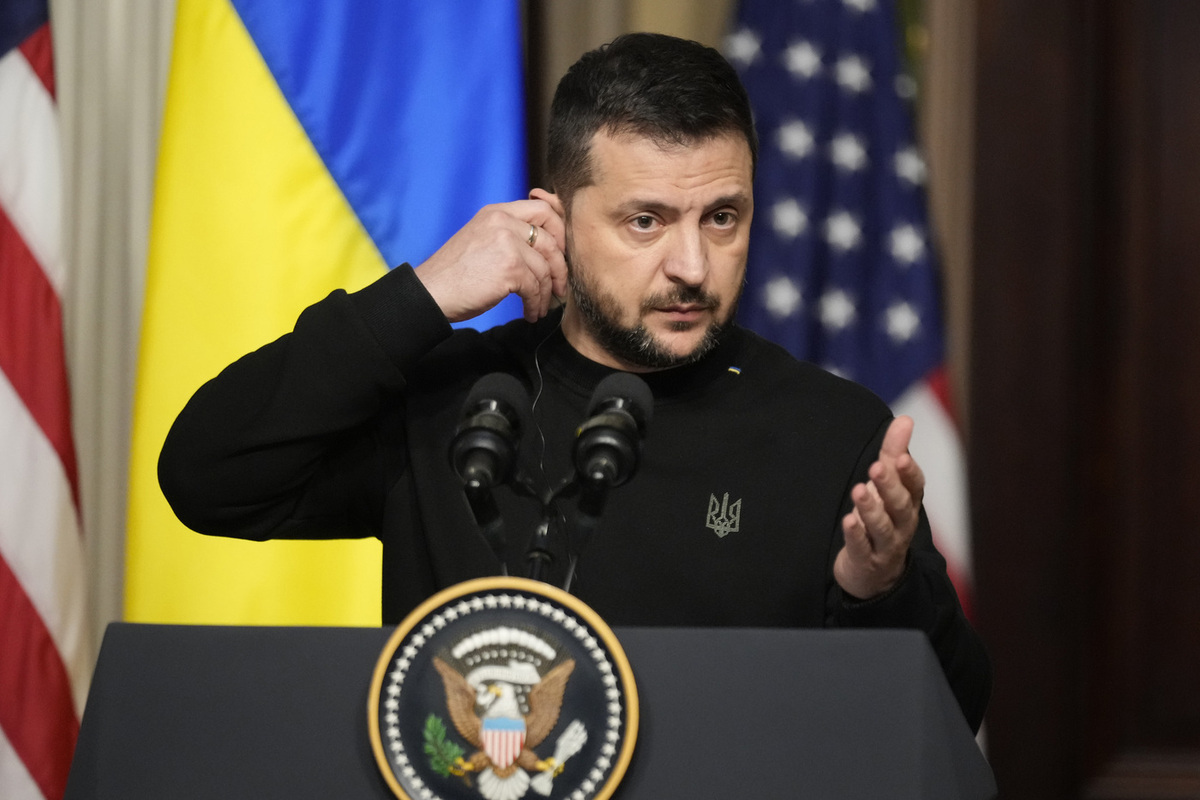 Зеленский: на переговорах с Россией сегодня будем настаивать на прекращении огня