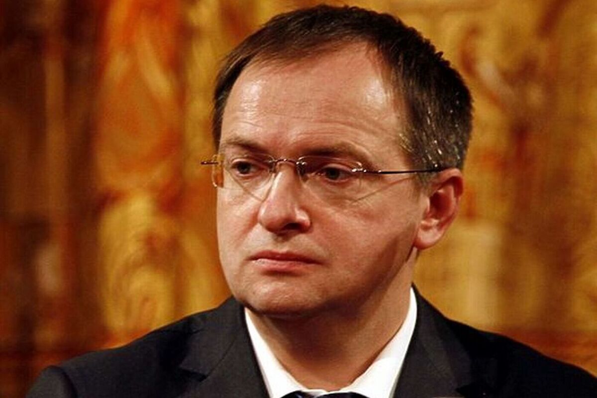 Мединский: встреча лидеров РФ и Украины должна поставить точку