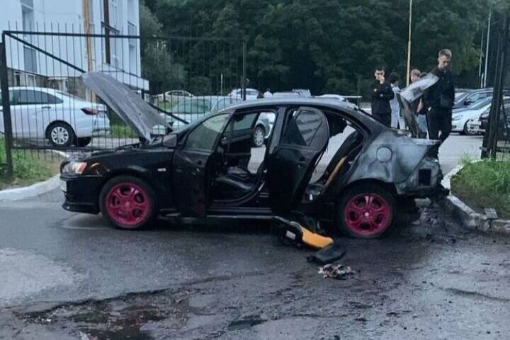 На парковке в Уфе сгорел автомобиль