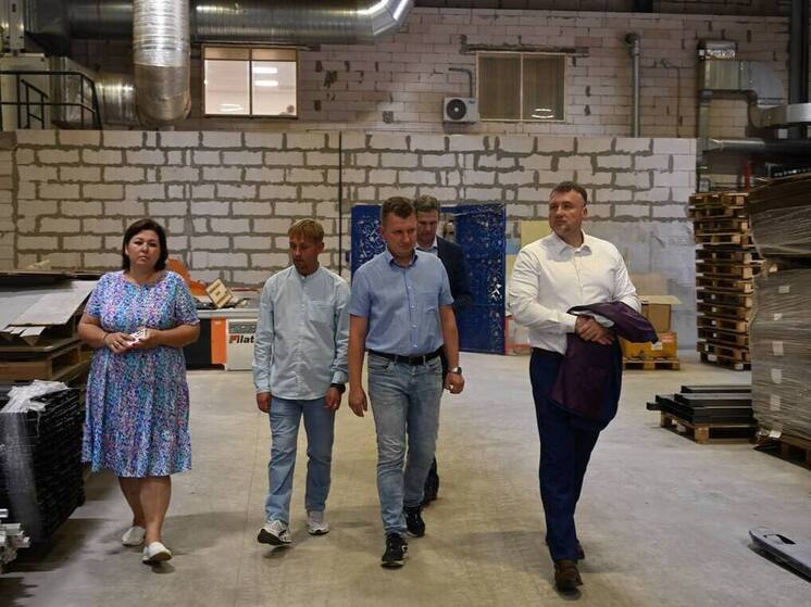 Глава Серпухова посетил предприятие по производству светодиодного освещения «Техносервис»