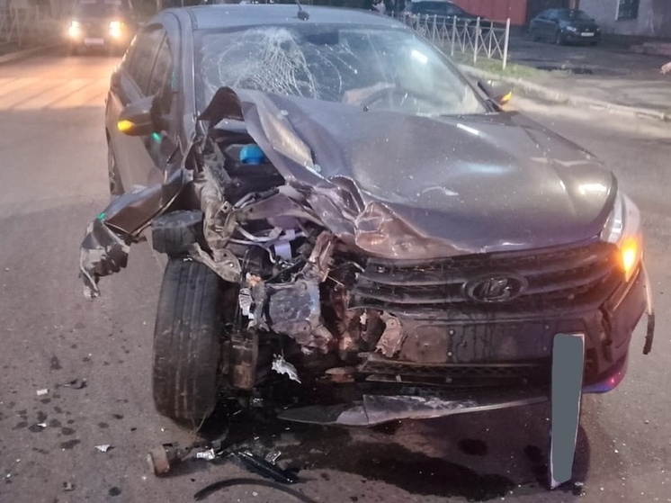 В Курской области два автомобиля не поделили дорогу – пострадал водитель
