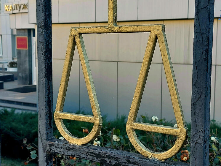 Суды вместо досуга: калужанин отдал 18 000 иногородней мошеннице