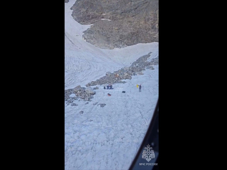 В Кабардино-Балкарии спасатели эвакуировали 20-летнего альпиниста из Москвы