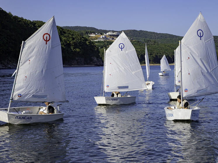 Океанская шхуна «Лена» и Ял-6 помогают ребятам со всей страны стать настоящими моряками