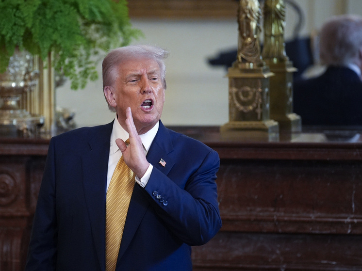 Визит президента США на гольф-курорты омрачат демонстрации его ненавистников