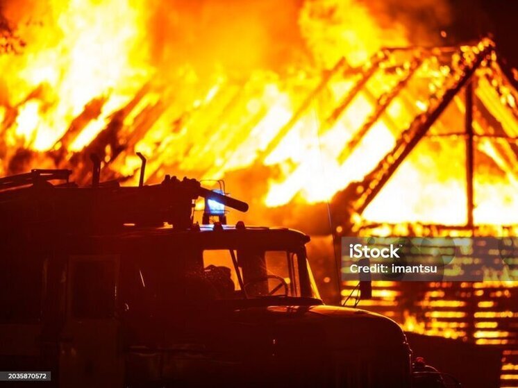 В Томске пожарные 4 часа тушили пожар на улице Баумана